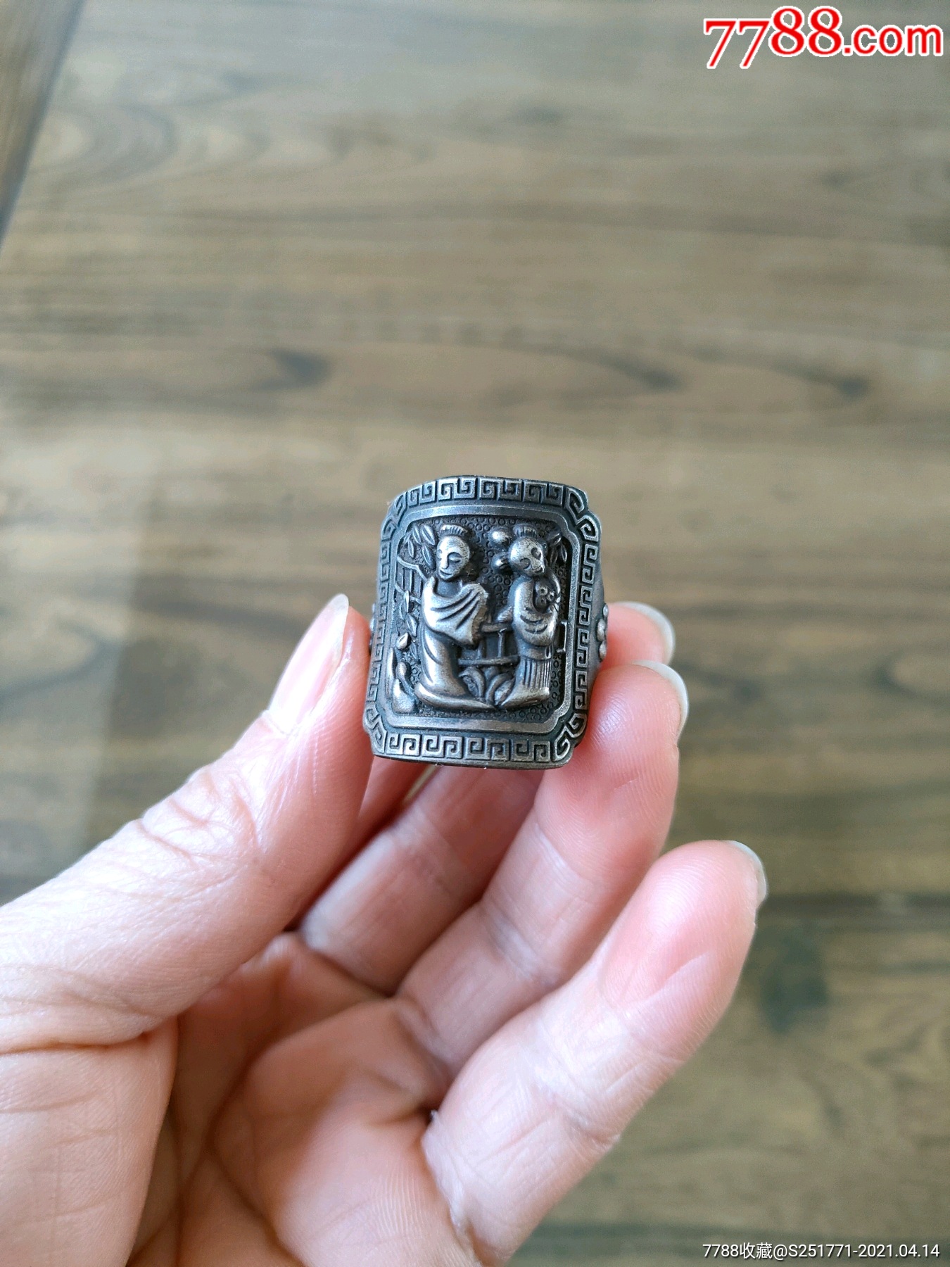 清代人物纹银戒指