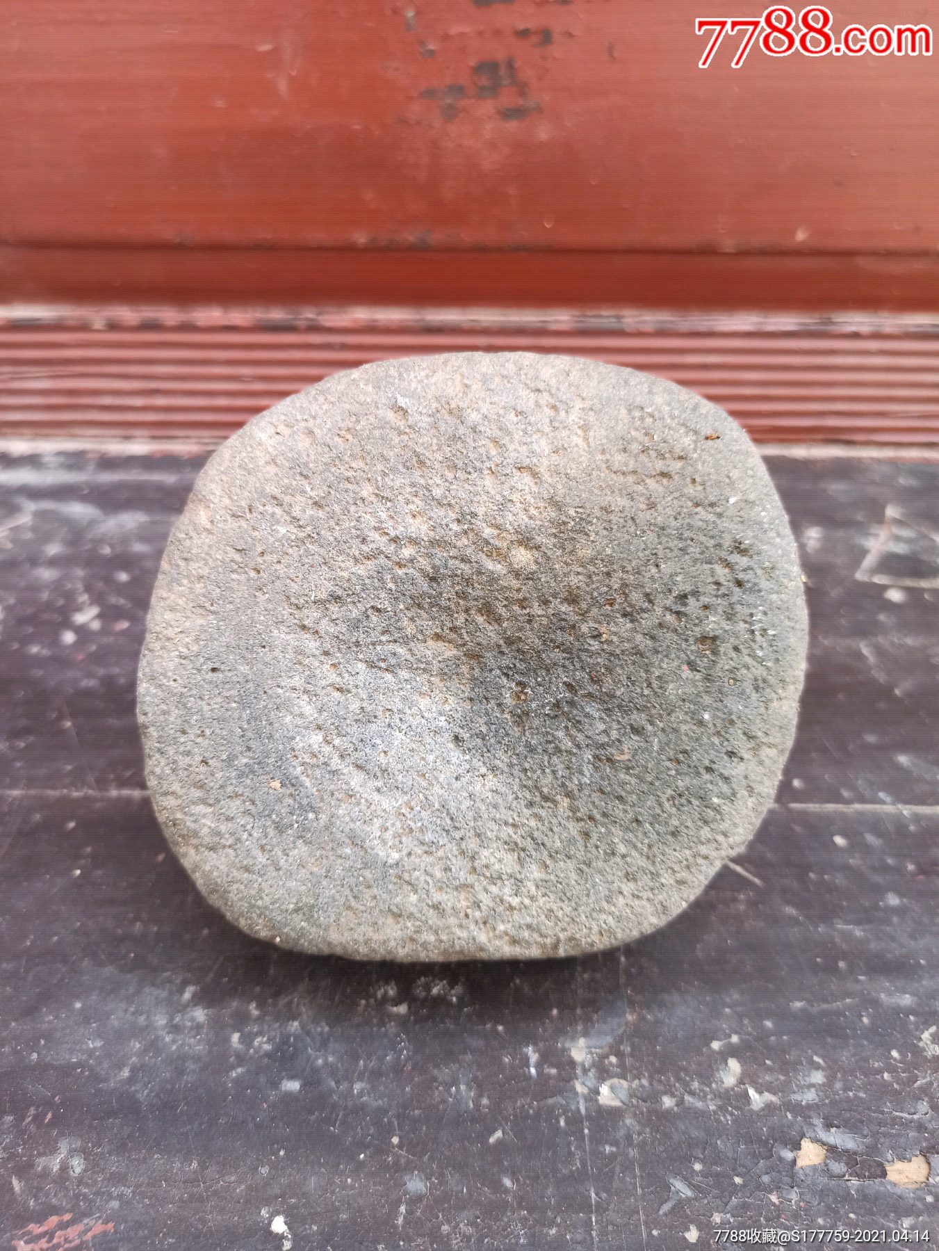 古代有用石权象征权利的做法,官员们在履行权力