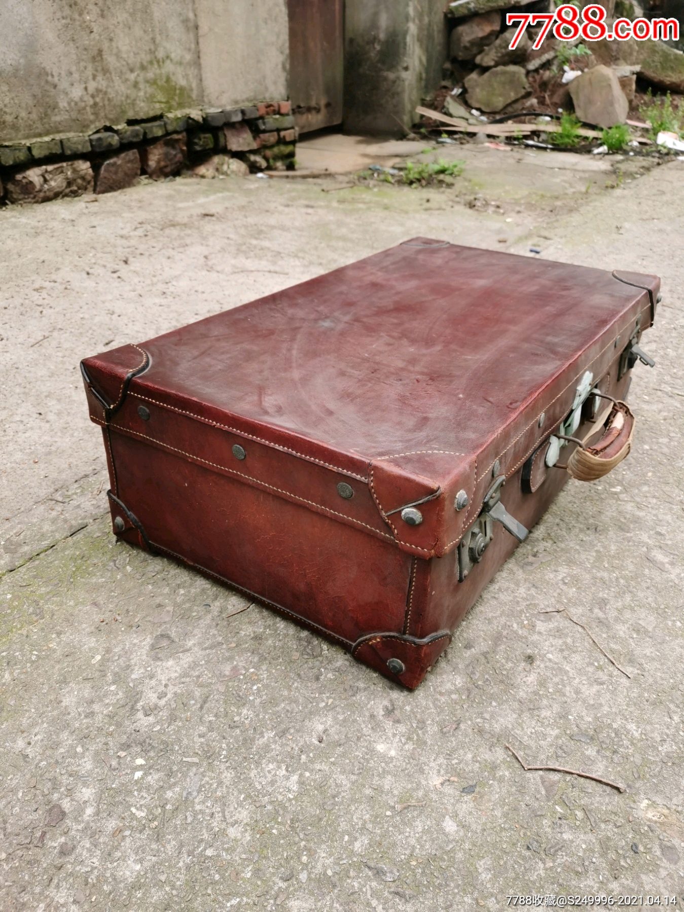 怀旧复古老牛皮皮箱