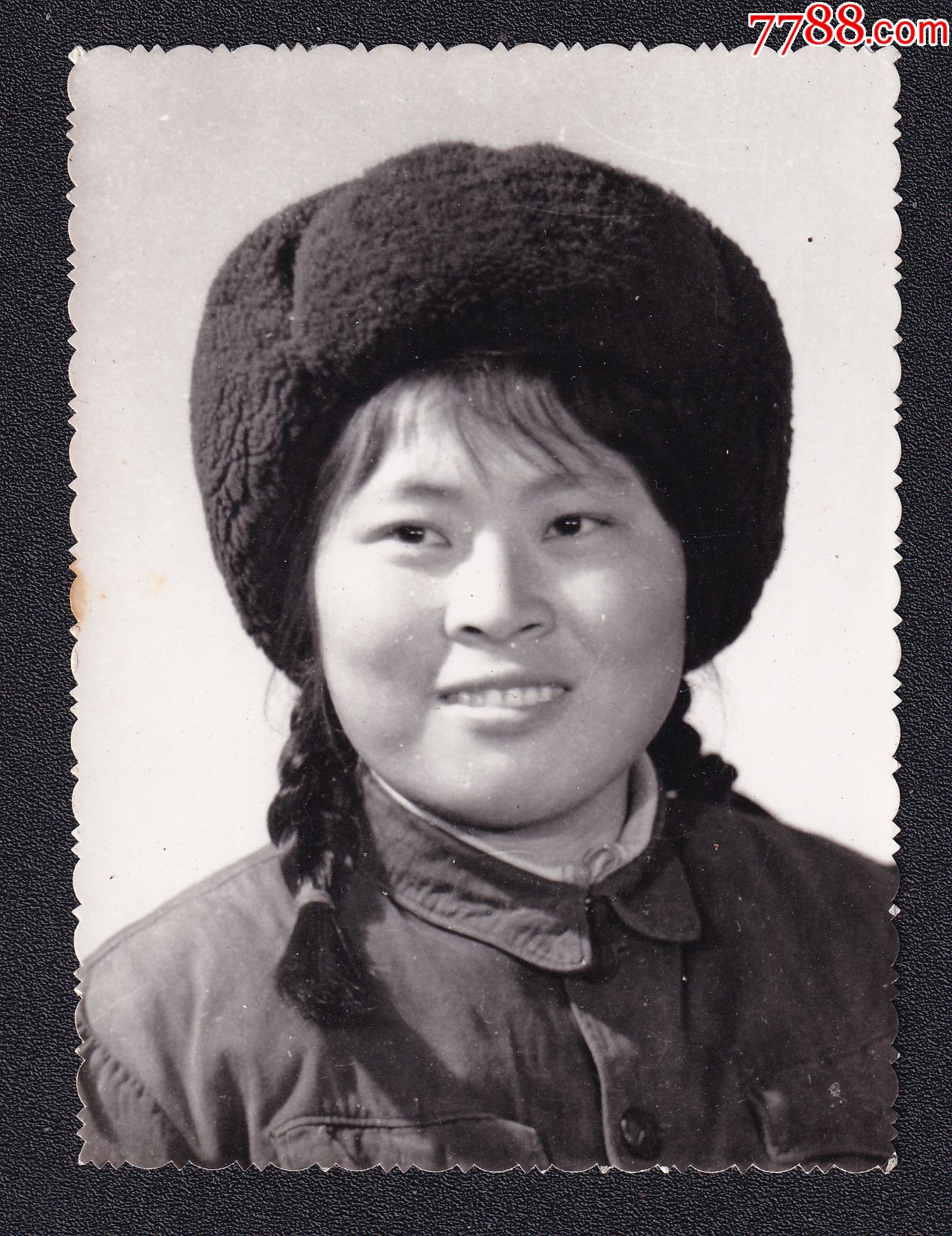 文革年代女知青老照片1张(尺寸约7.2*9.7厘米)