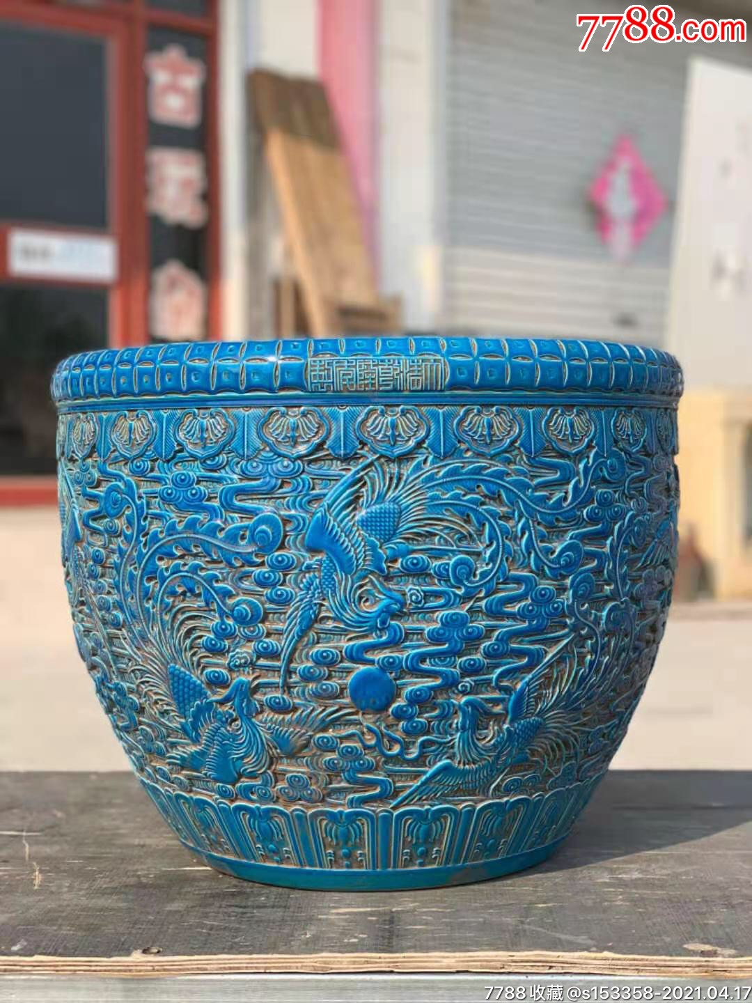 大清乾隆年制宝石蓝釉高浮雕《凤凰飞舞》鱼缸,睡莲缸!