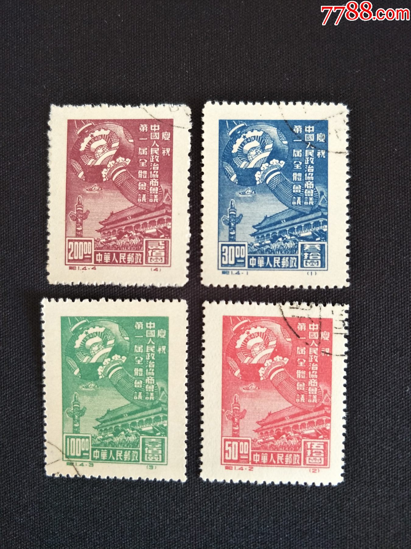 滚动鼠标滚轴,图片即可轻松放大,缩小更多"新中国邮票