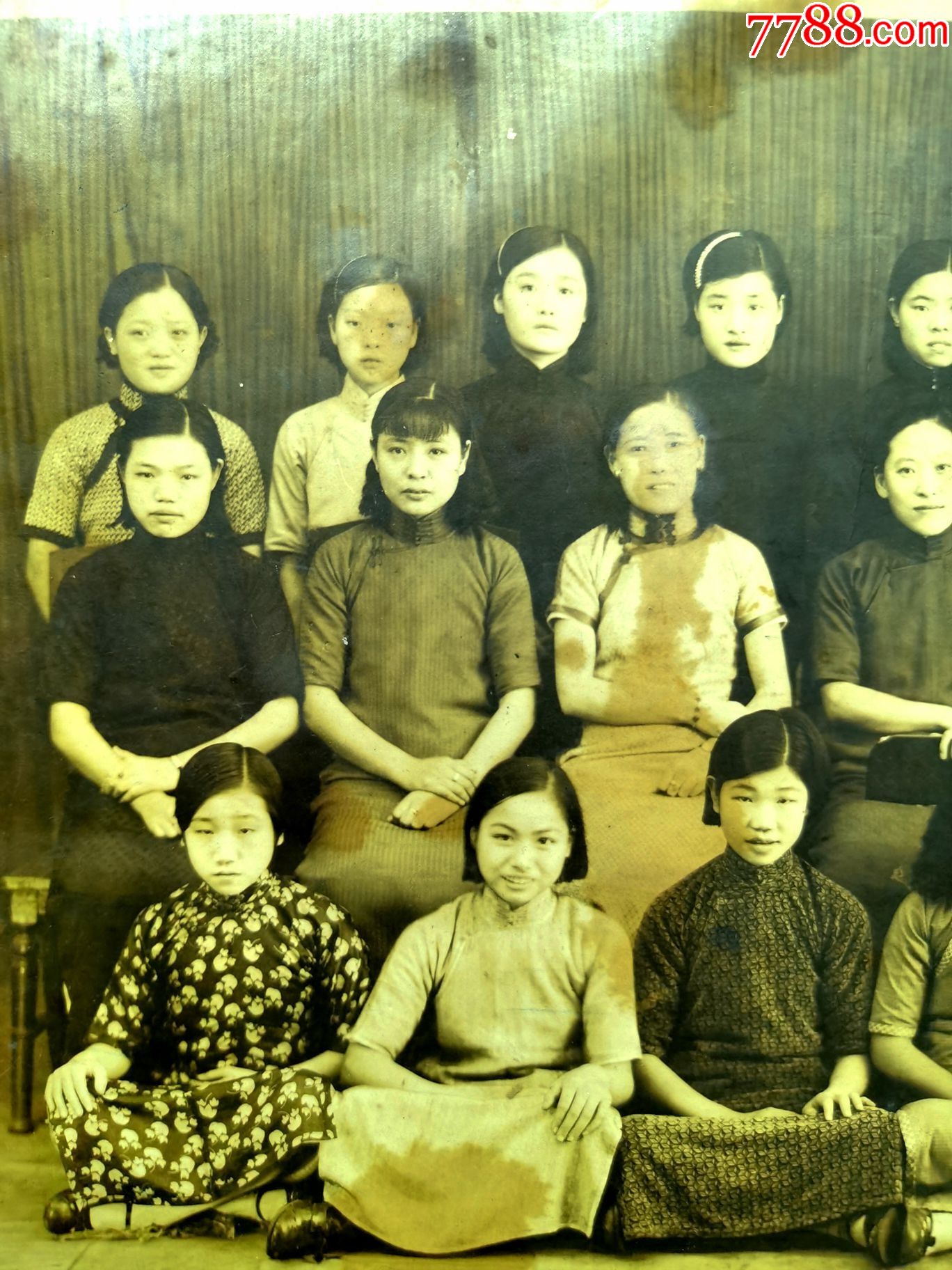 1935年上海浩华妇女补*学校,很多穿旗袍的,尺寸27x21