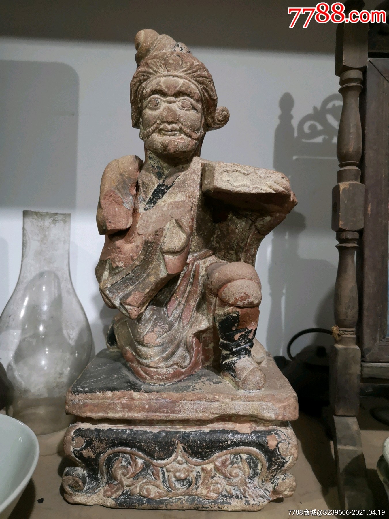 清代人物石雕胡人献宝