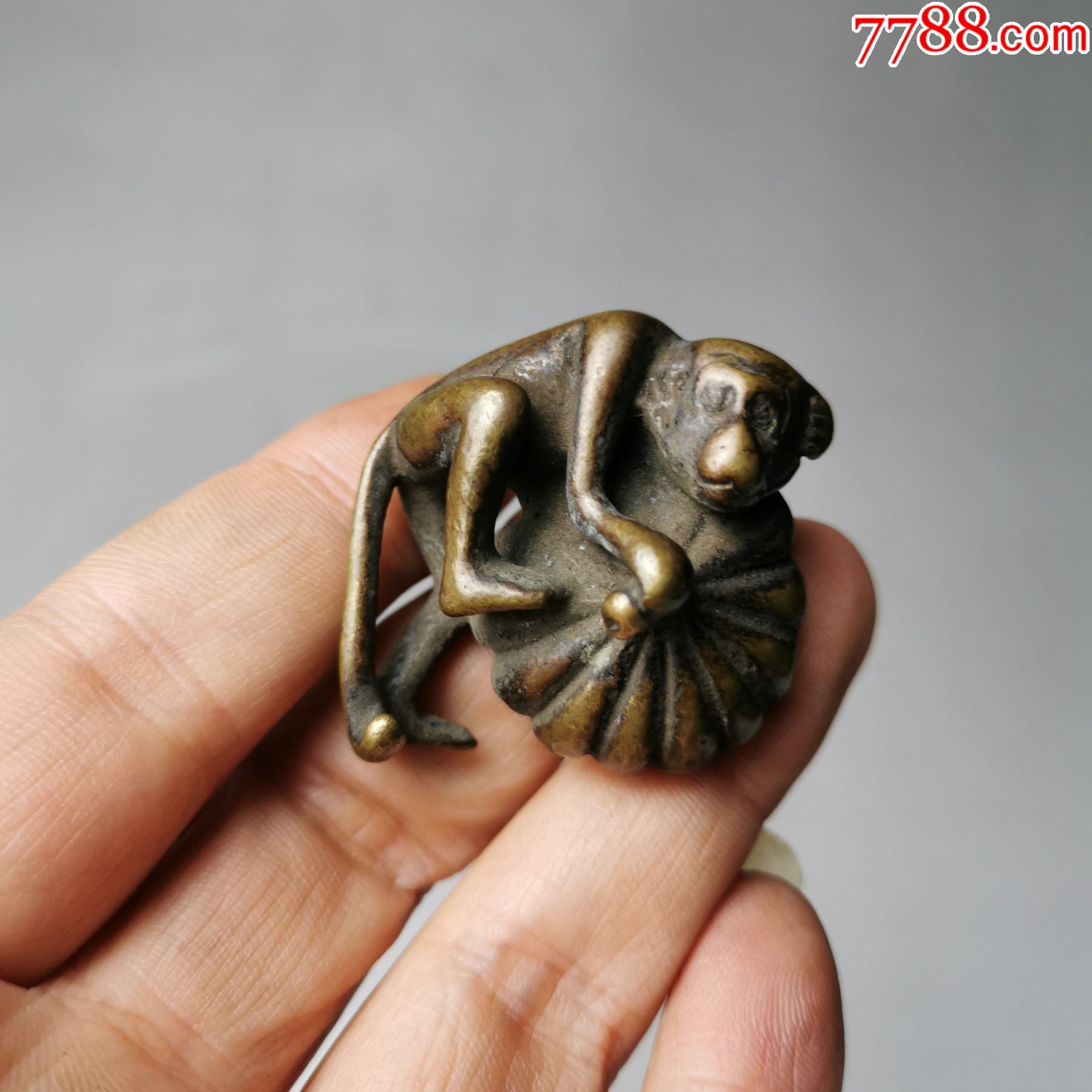 民国猴子摘南瓜铜镇纸