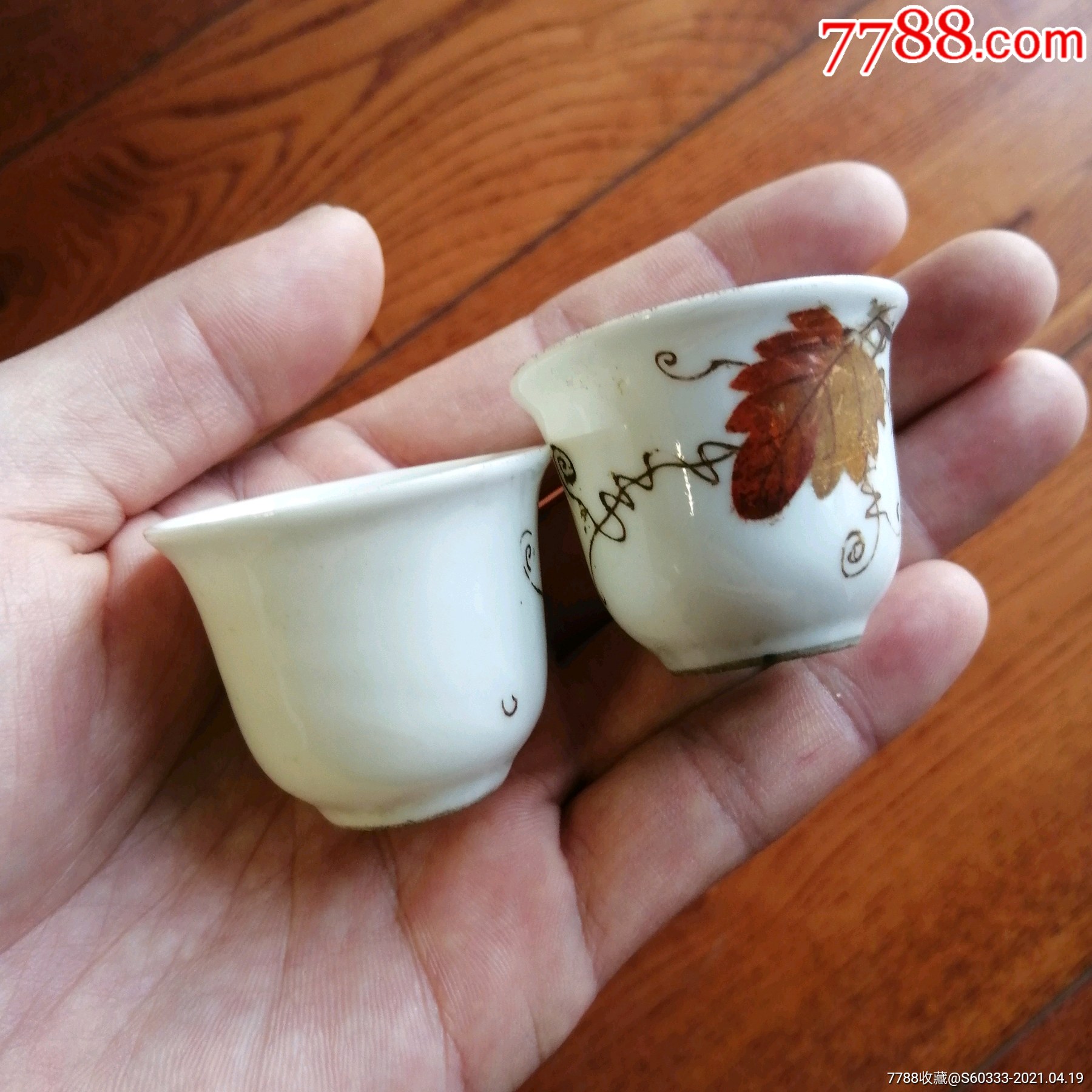 小巧可爱的民国手绘"多子葡萄叶"钟形小酒杯