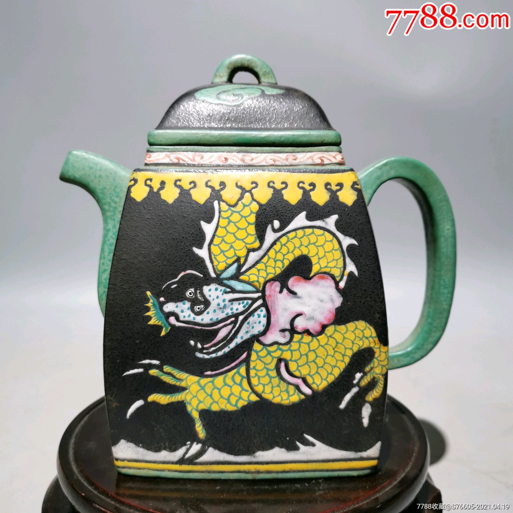 画彩纹龙紫砂壶