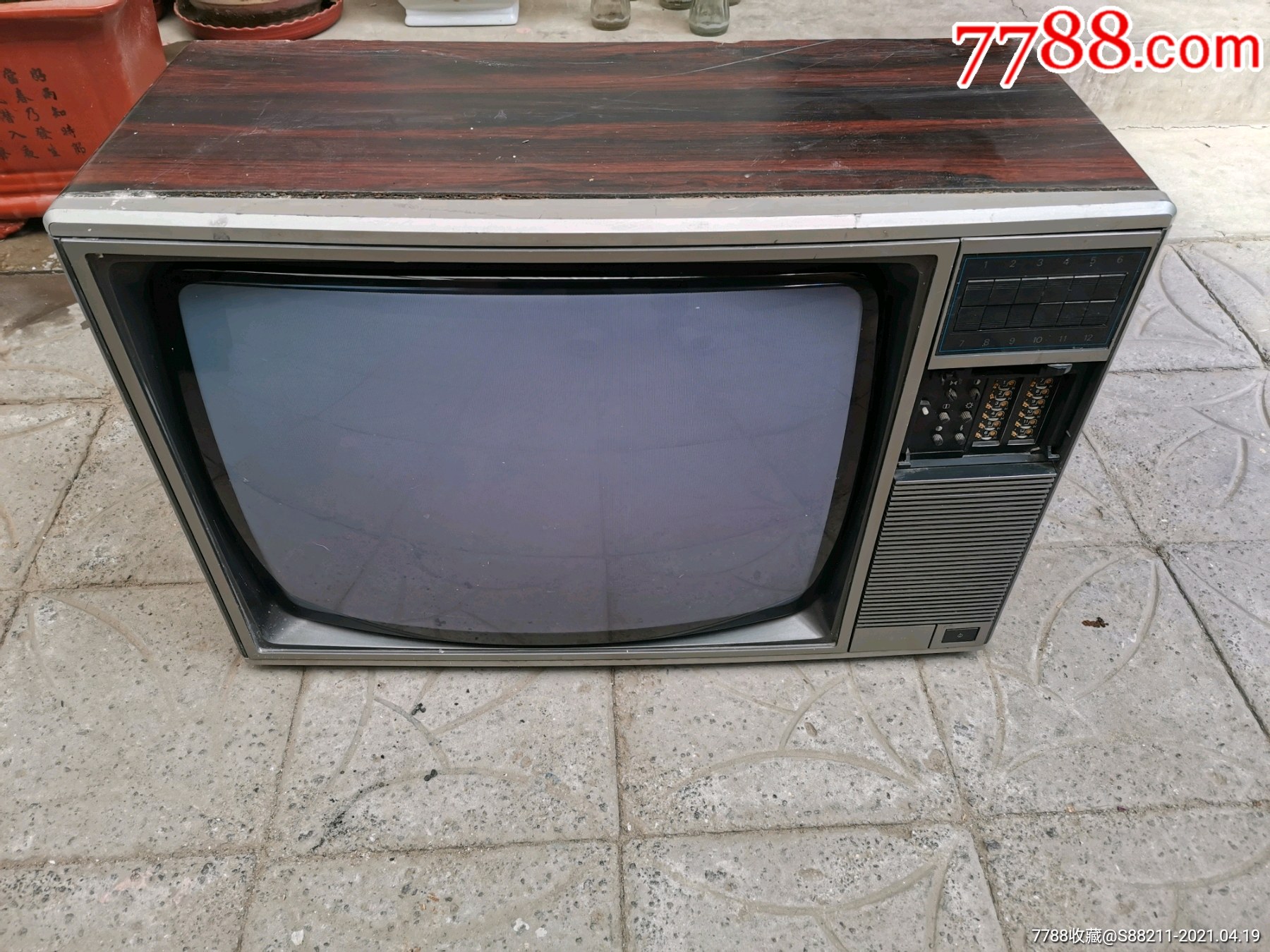 三菱彩色电视机