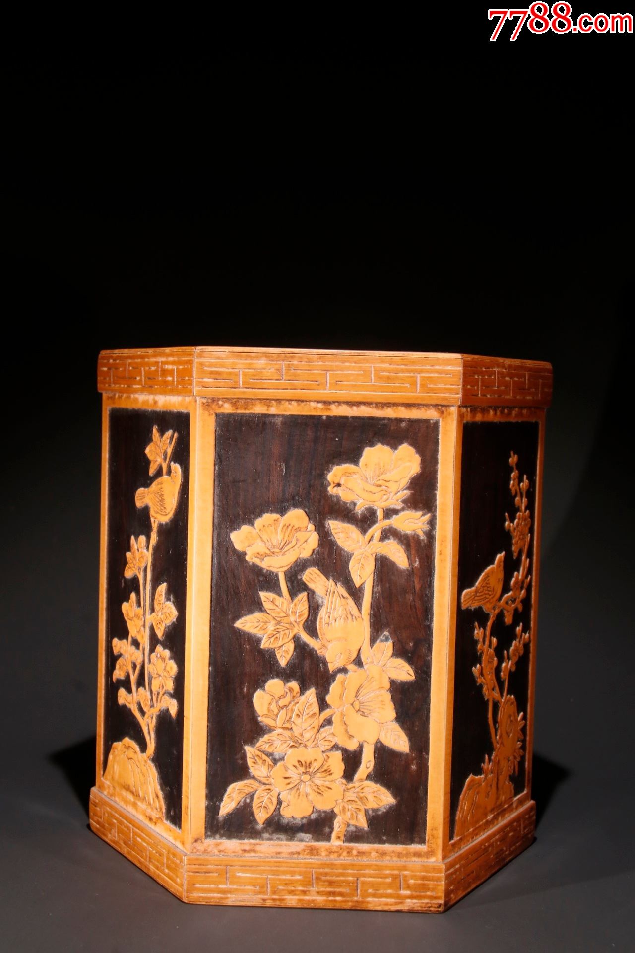 大红酸枝镶竹黄花鸟纹文房笔筒