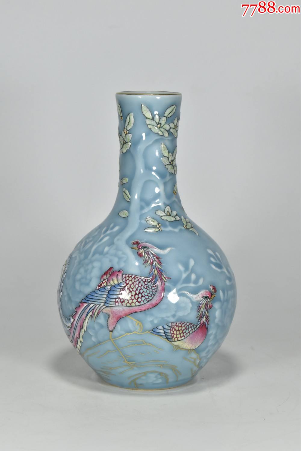 天青釉暗剔工花鸟纹天球瓶高22厘米直径15厘米(工艺