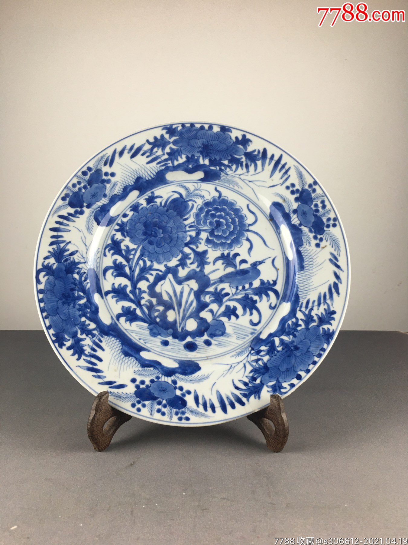 康熙青花洞石花鸟图盘