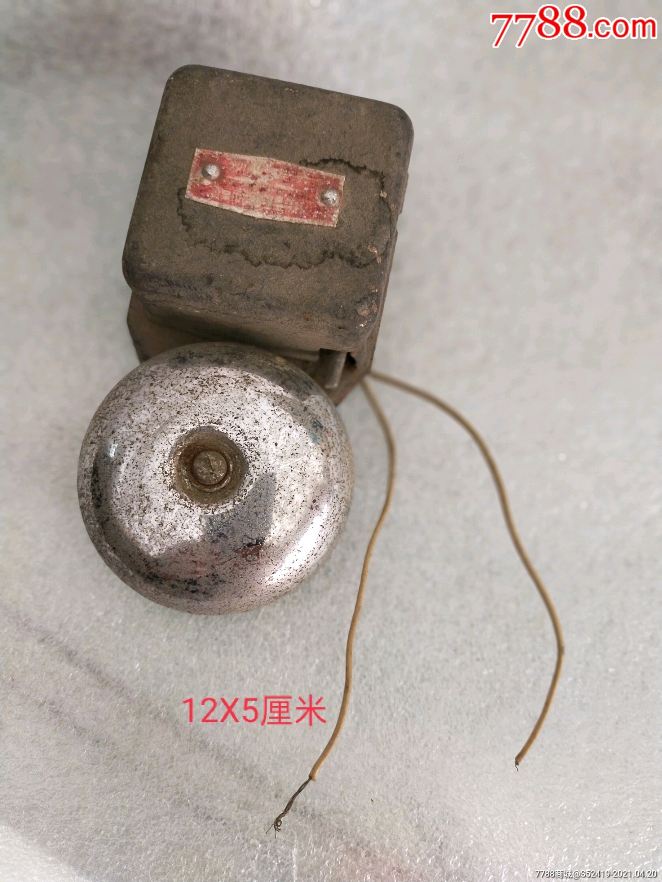 古色古香小巧玲珑的有点年份的小电铃