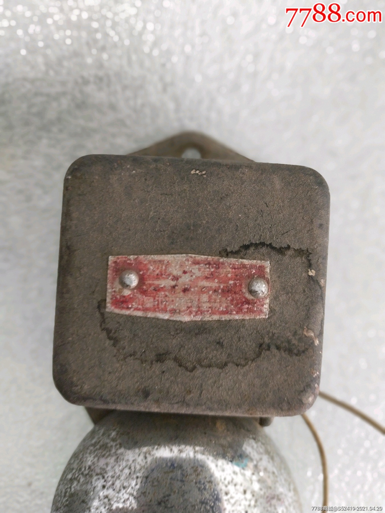 古色古香小巧玲珑的有点年份的小电铃