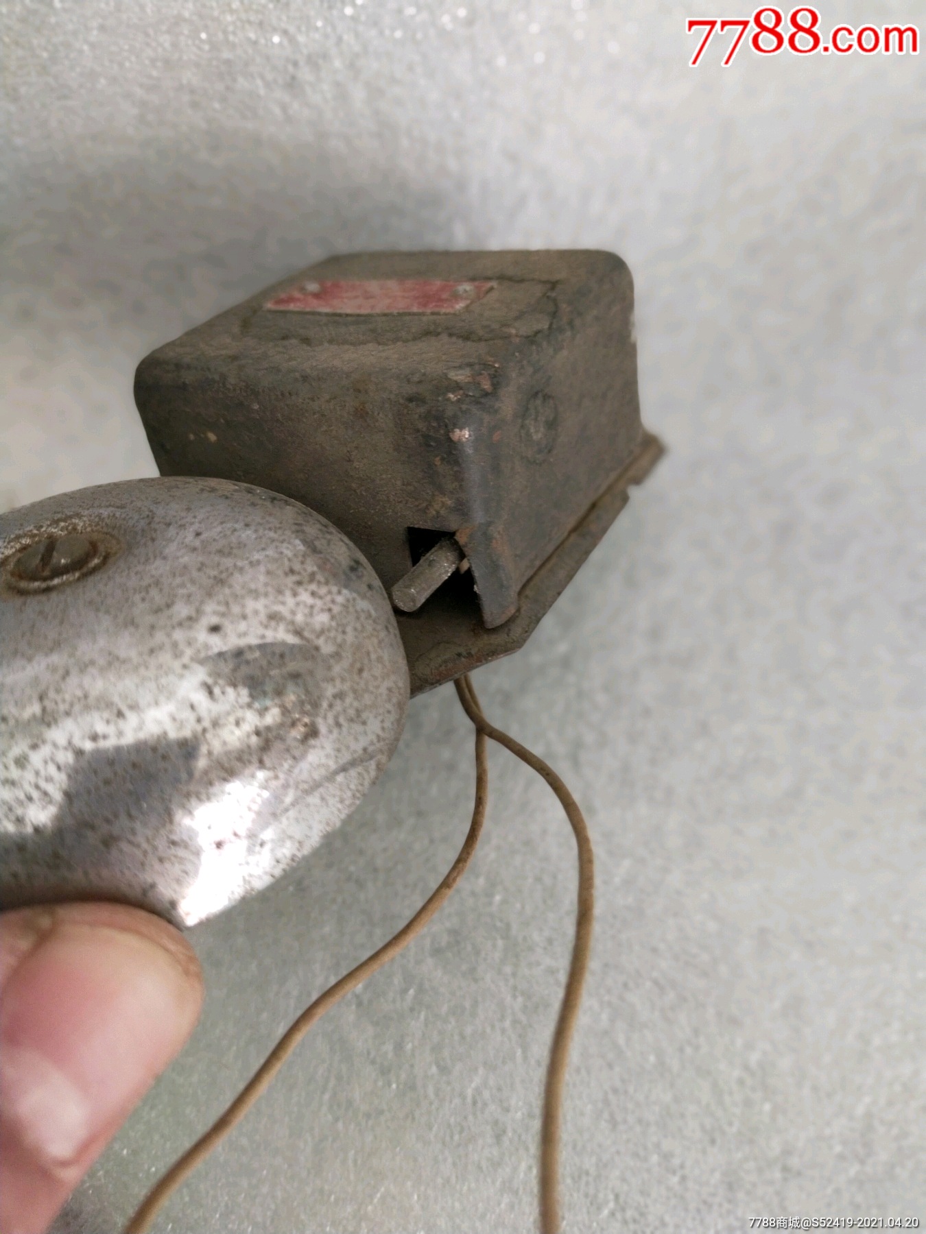 古色古香小巧玲珑的有点年份的小电铃