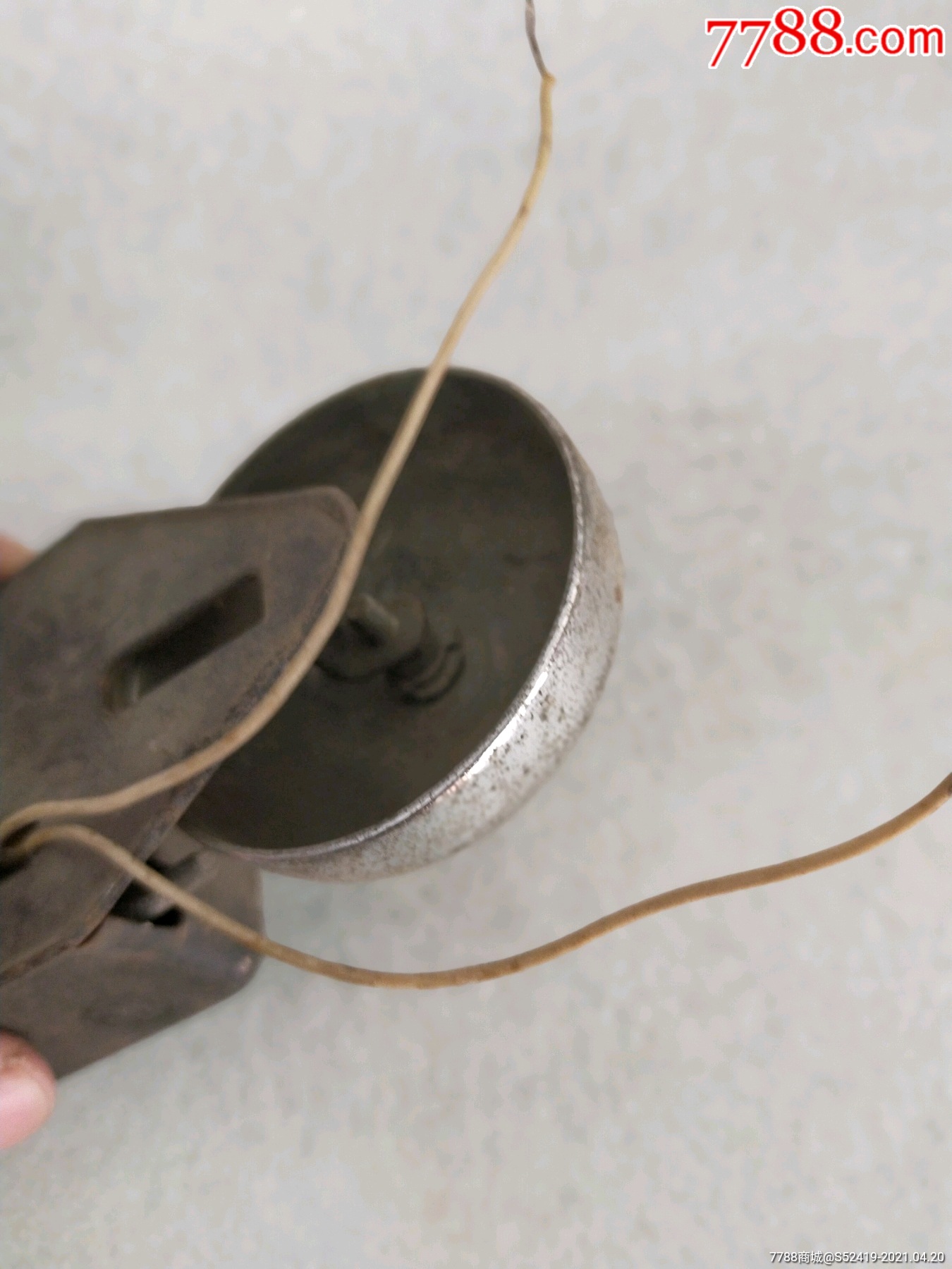 古色古香小巧玲珑的有点年份的小电铃