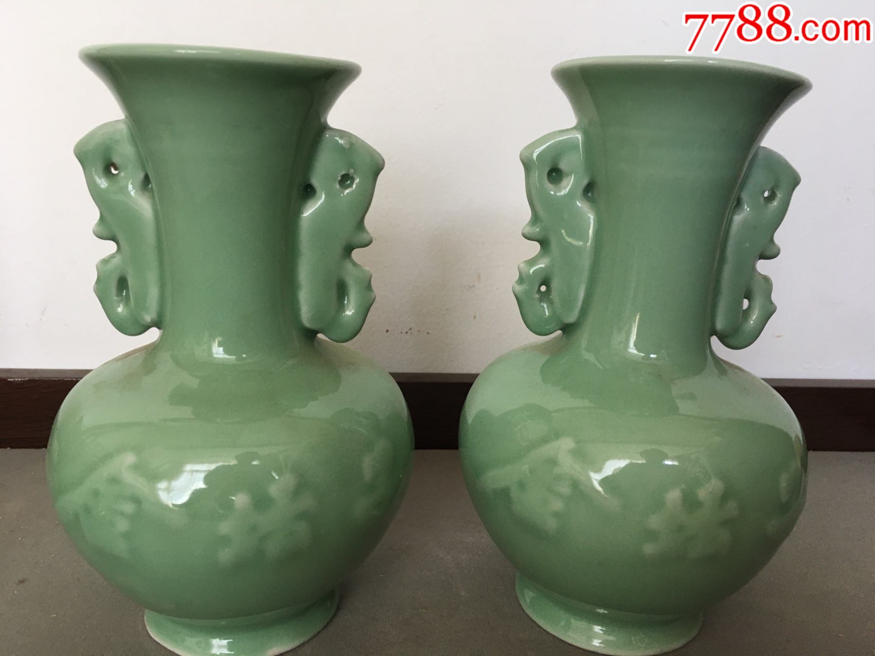 建国后龙泉窑瓶一对