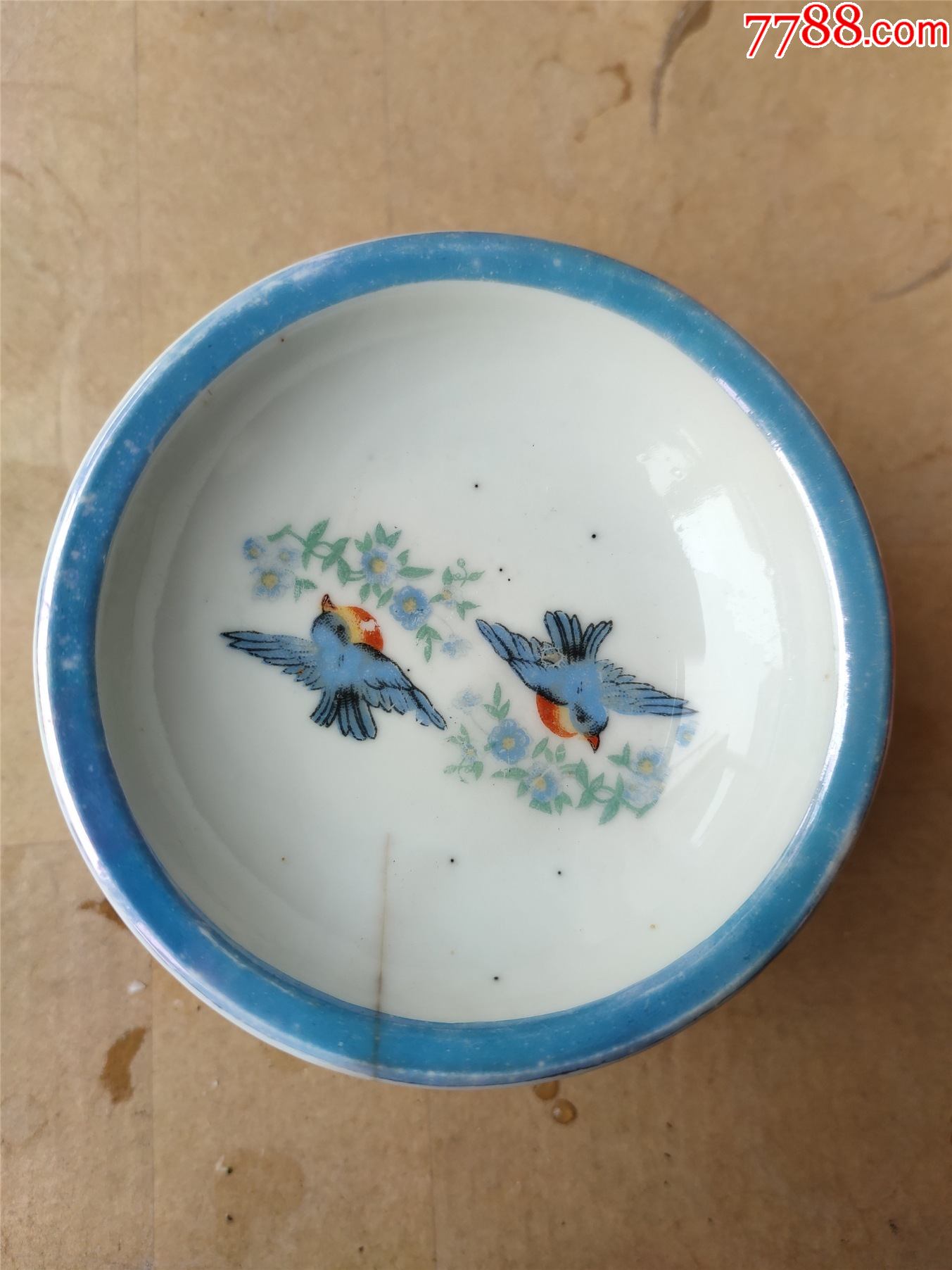 有条冲线的瓷器印花高足盘子品相如图所示没有磕