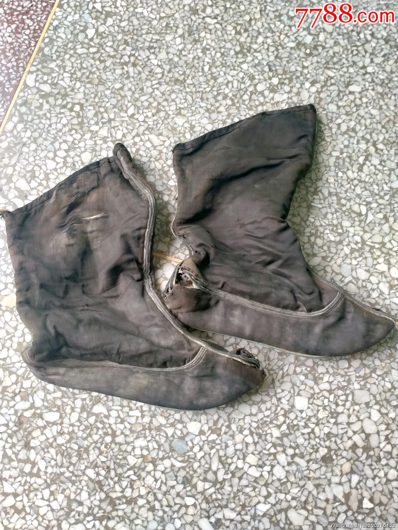 清代官靴朝靴千层底丝绸棉靴盖三四两红印章鞋企业文化馆展