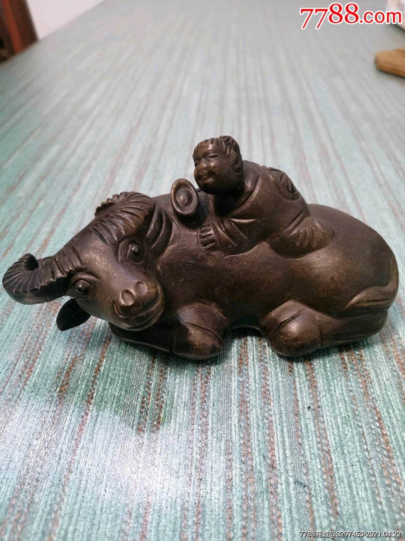 紫砂摆件(牛转钱归)