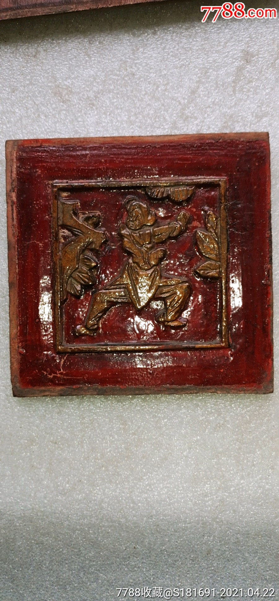 民国时期整块木板浮雕刻鎏金少年小童子