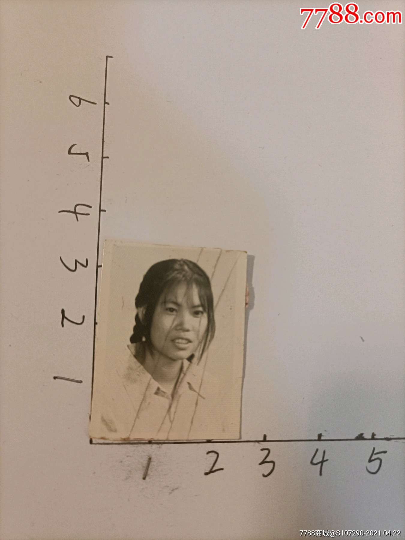 80年代女士证件照