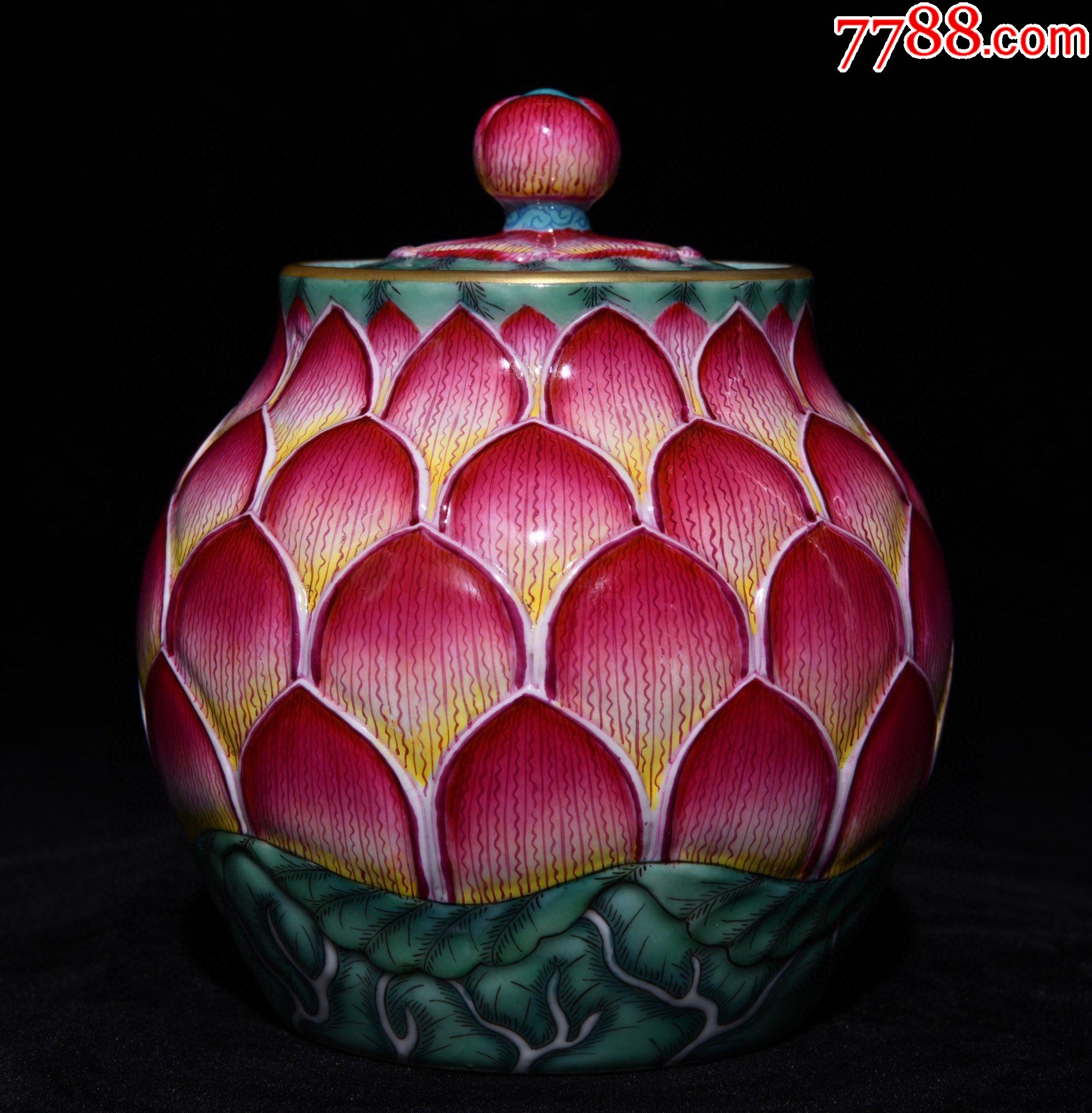 粉彩莲花盖罐高125直径12工艺品
