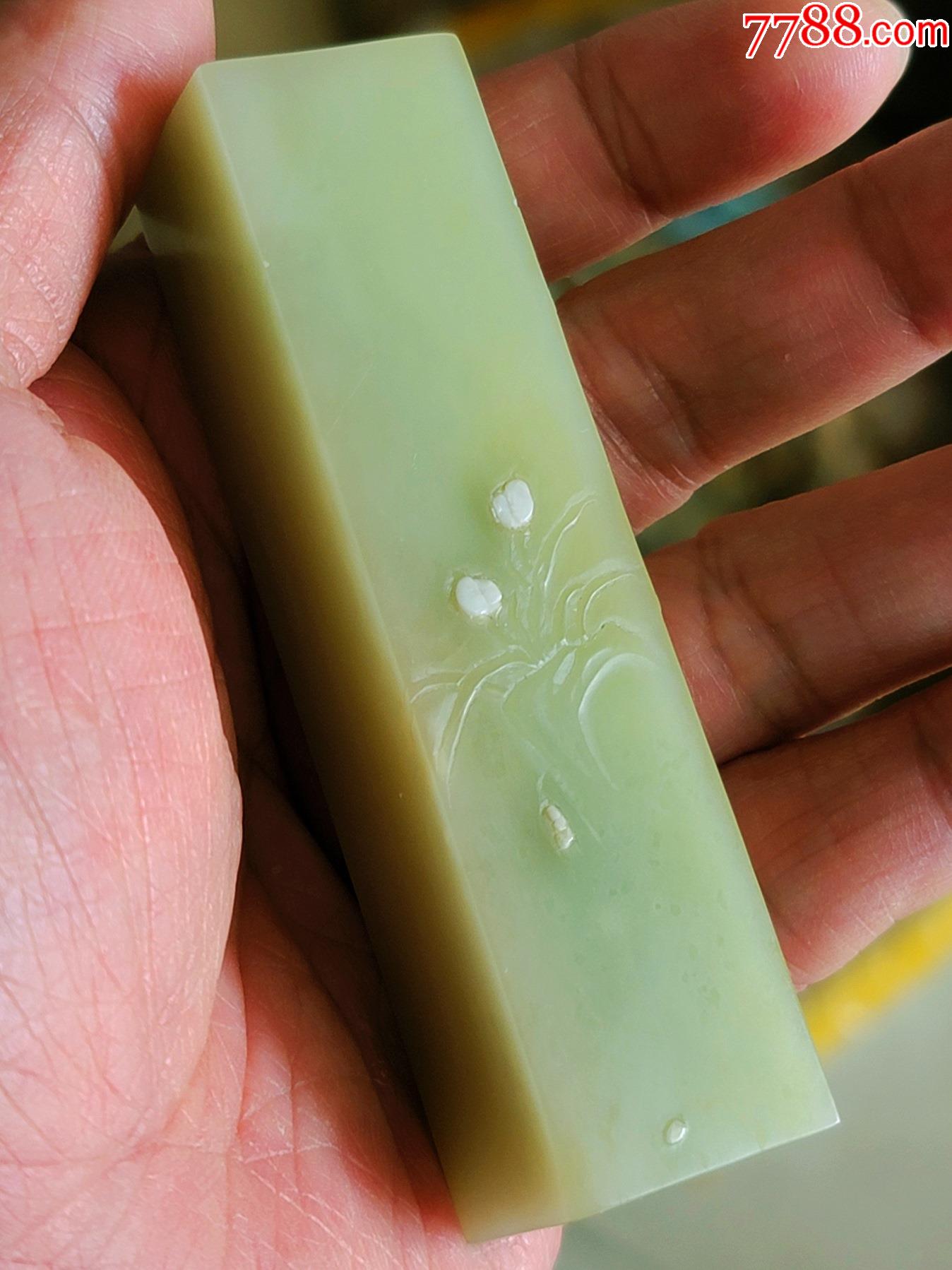 寿山巧色月尾艾叶绿薄意方印章料112g有冰纹冻筋纯手工雕软冻老货稀缺