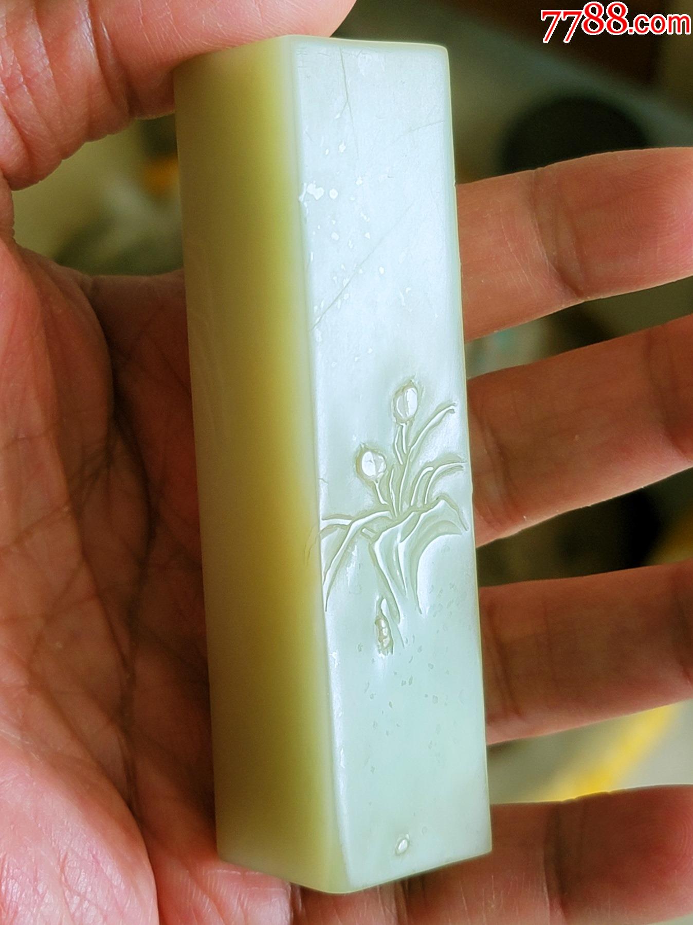 寿山巧色月尾艾叶绿薄意方印章料112g(有冰纹冻筋,纯手工雕软冻老货