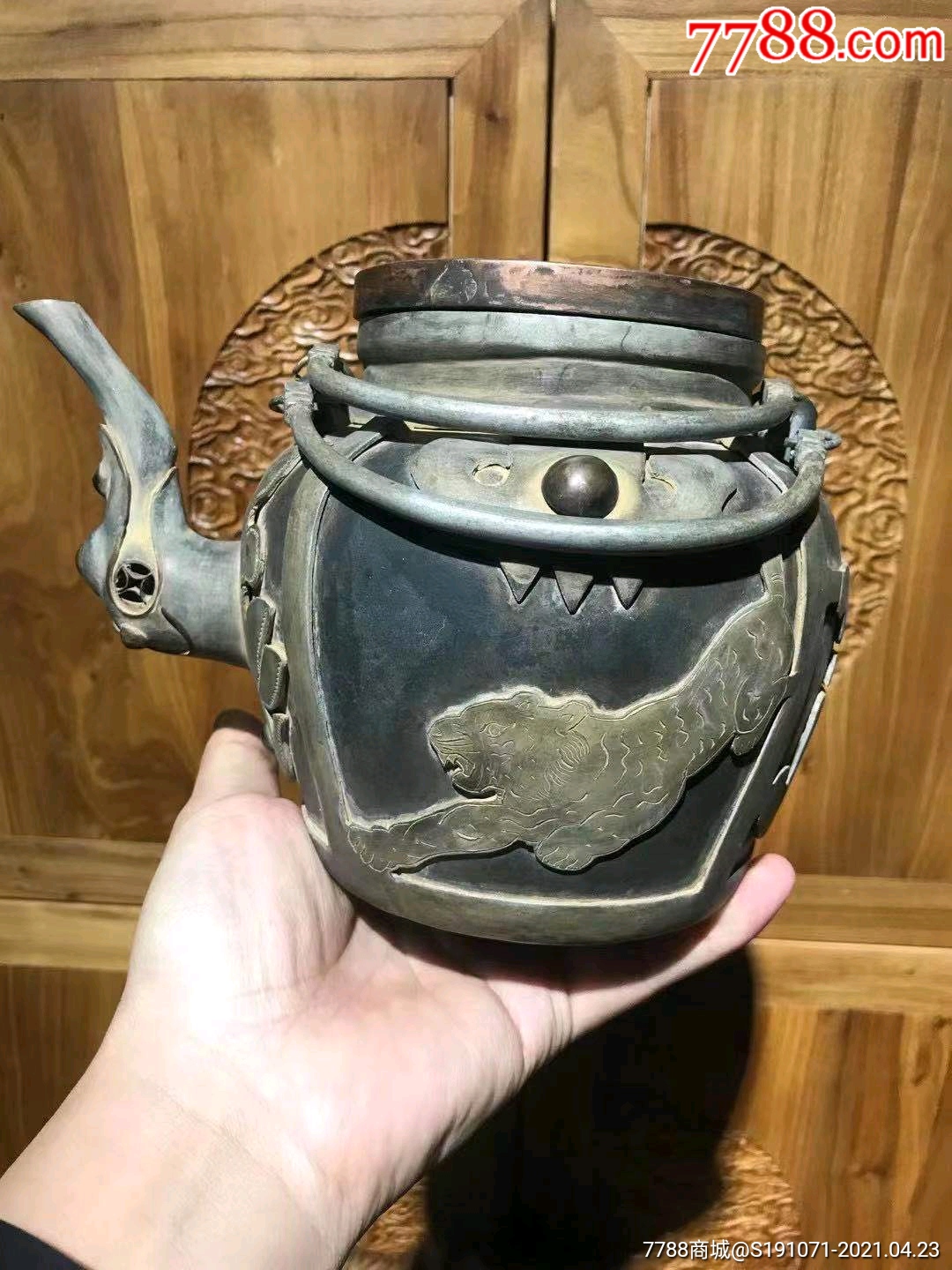 清代宜兴紫砂精工三镶包锡紫砂壶!做工精致!器形优美!品相一流!