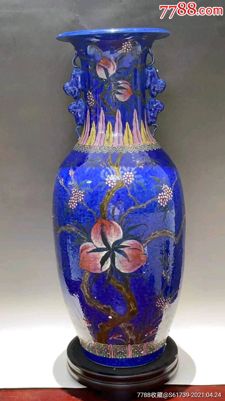 清代蓝釉寿桃大花瓶