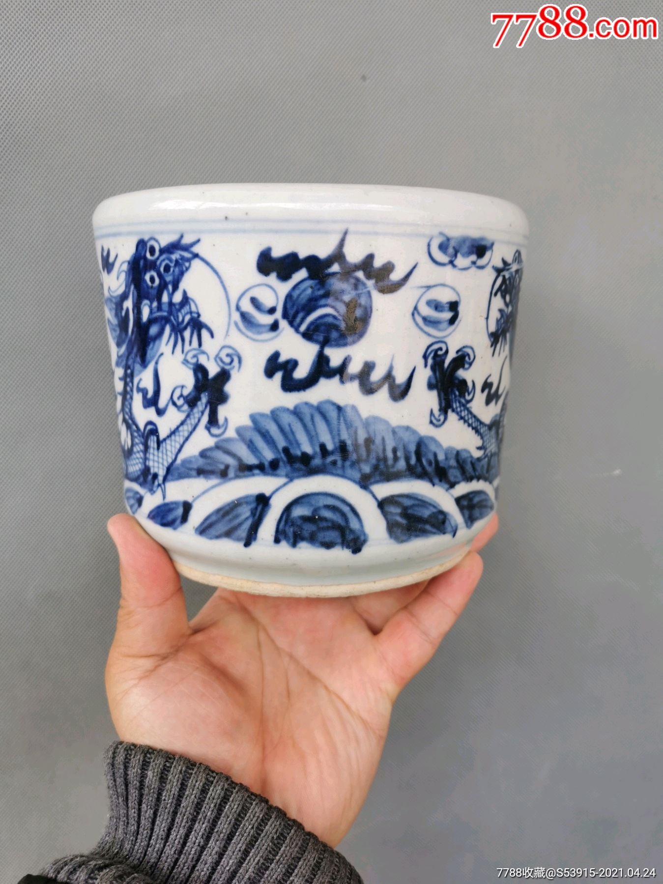 青花龙纹香炉