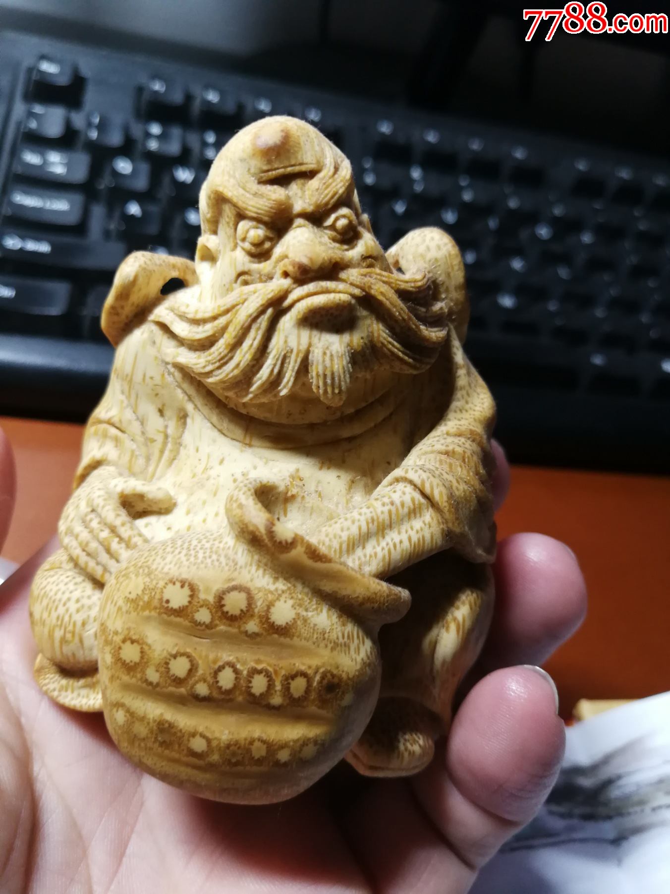 竹根雕刻钟馗一尊