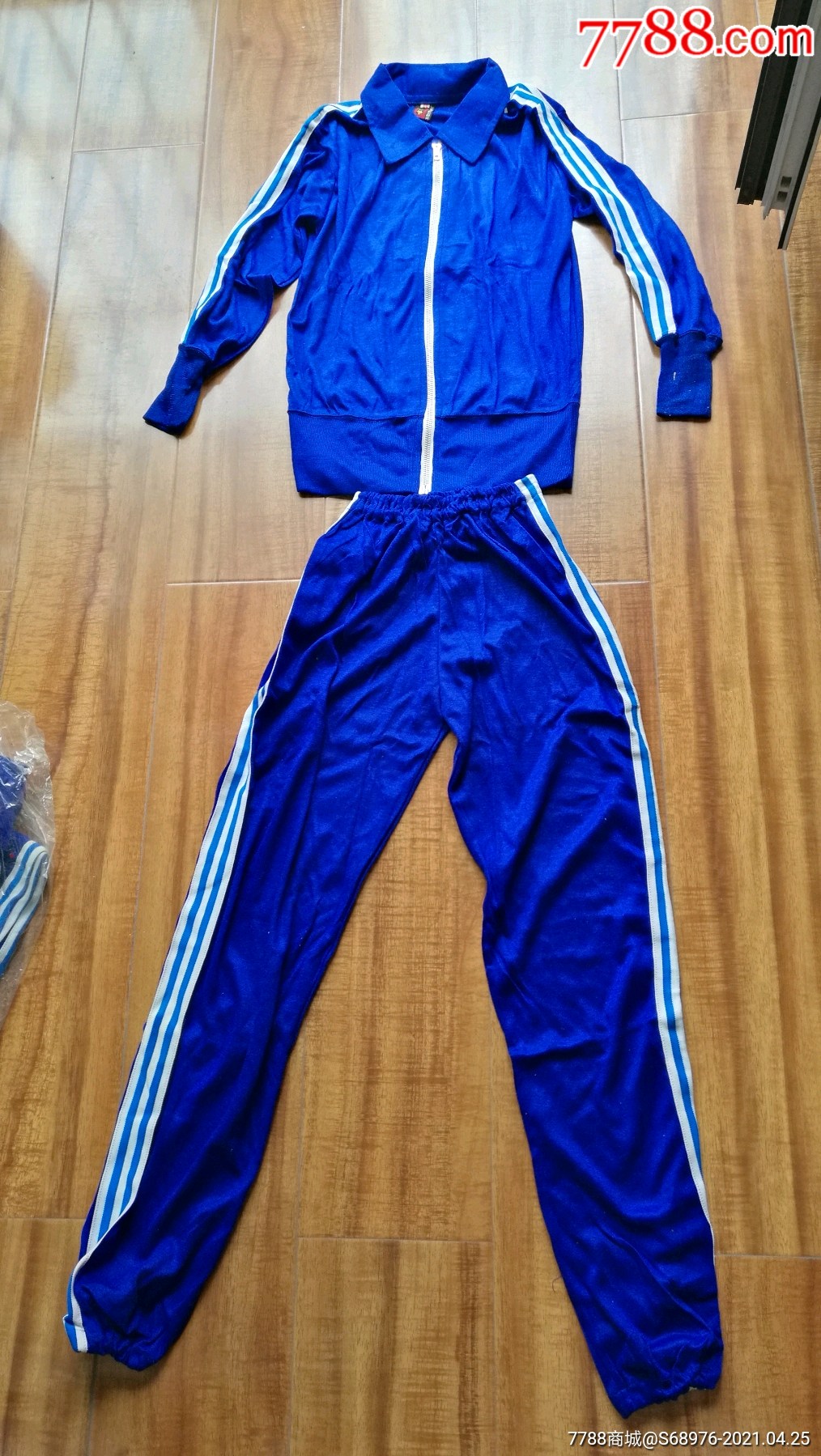 首页 零售 运动服 >> 7080年代儿童运动衣套装(带原包装袋)全新老库存