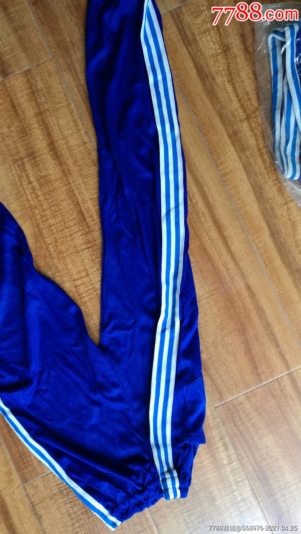 首页 零售 运动服 >> 7080年代儿童运动衣套装(带原包装袋)全新老库存