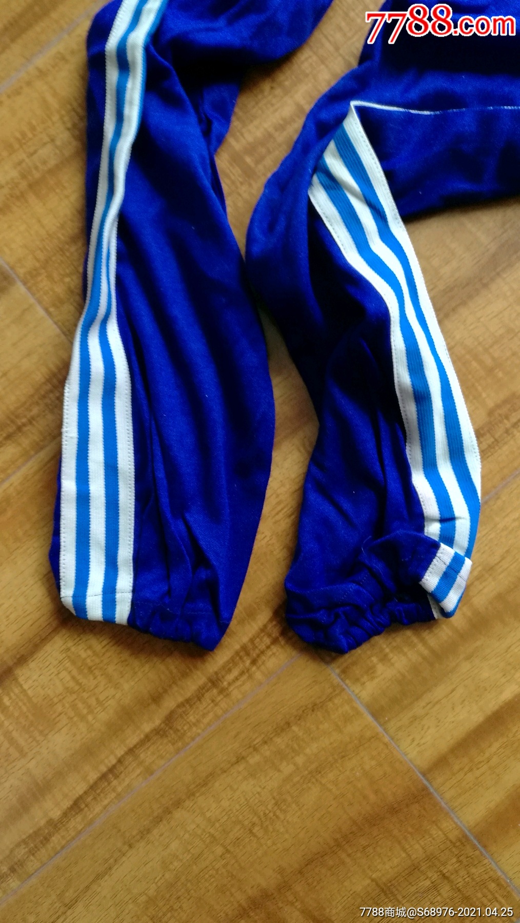 首页 零售 运动服 >> 7080年代儿童运动衣套装(带原包装袋)全新老库存