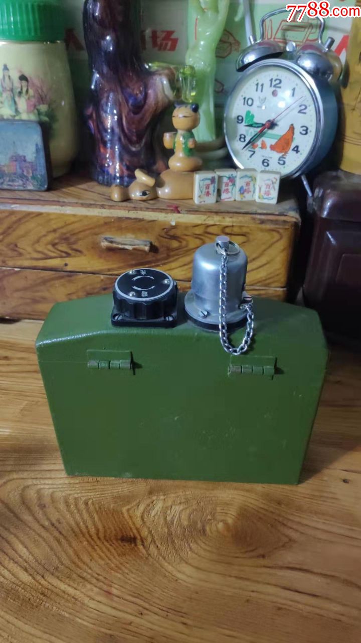 上世纪60-70年代解放*队老移动电源好品.