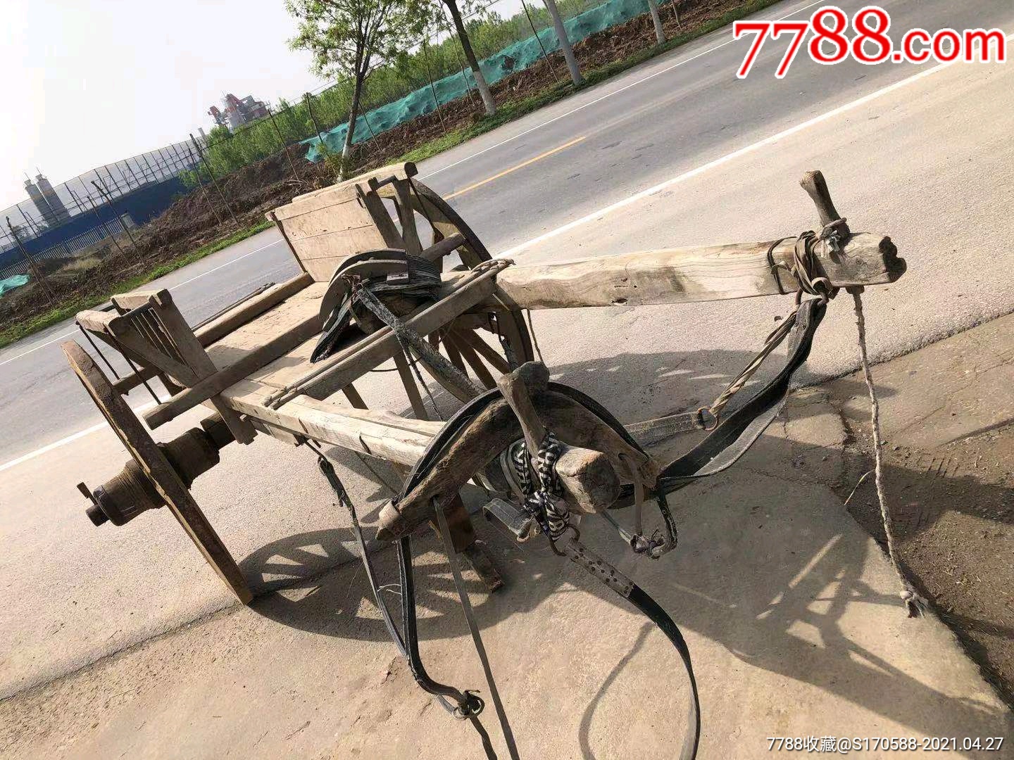 清代,榆木牛车一套,尺寸如图,保存特好,正常使用