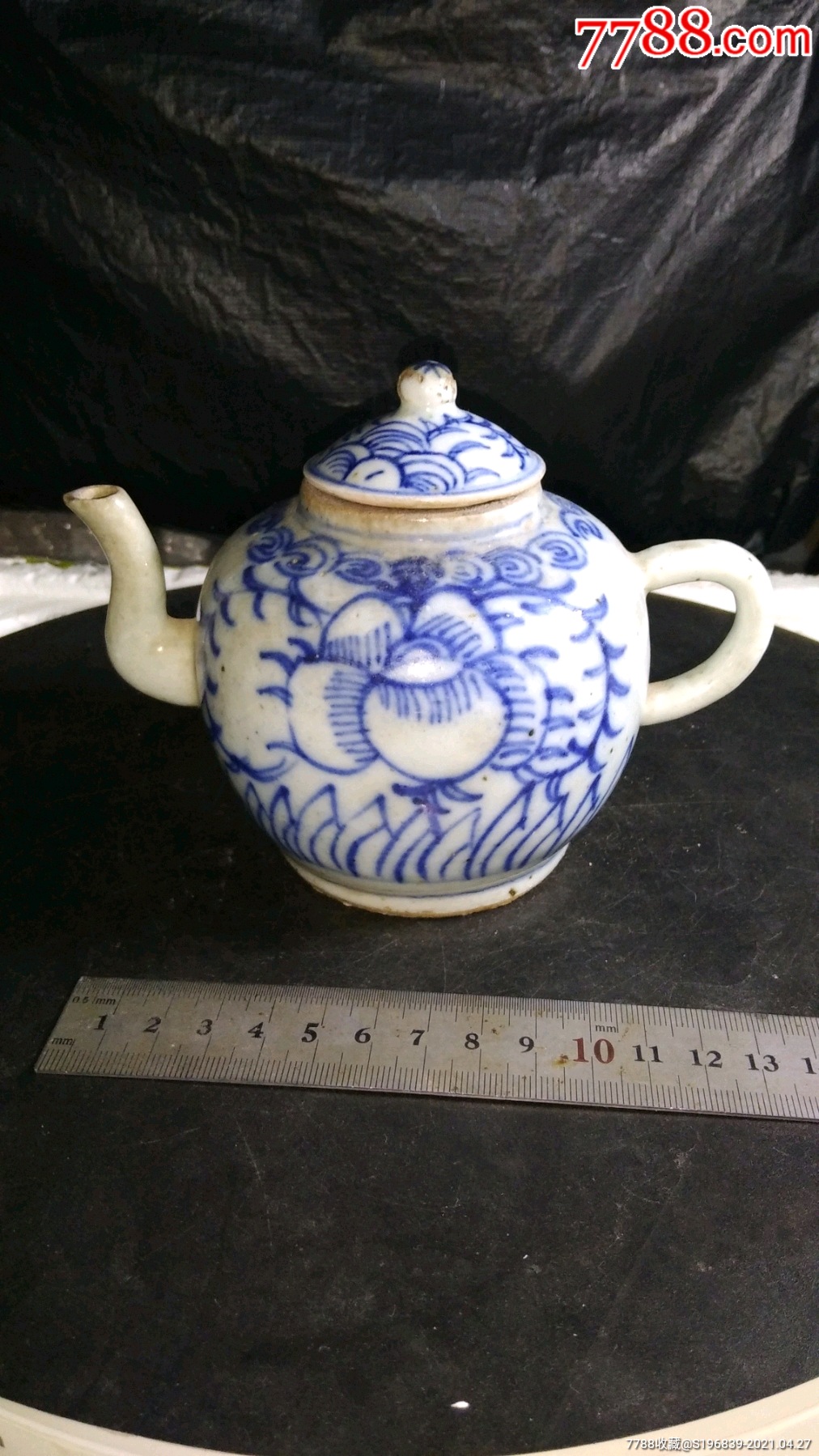 清代青花缠枝莲纹茶壶