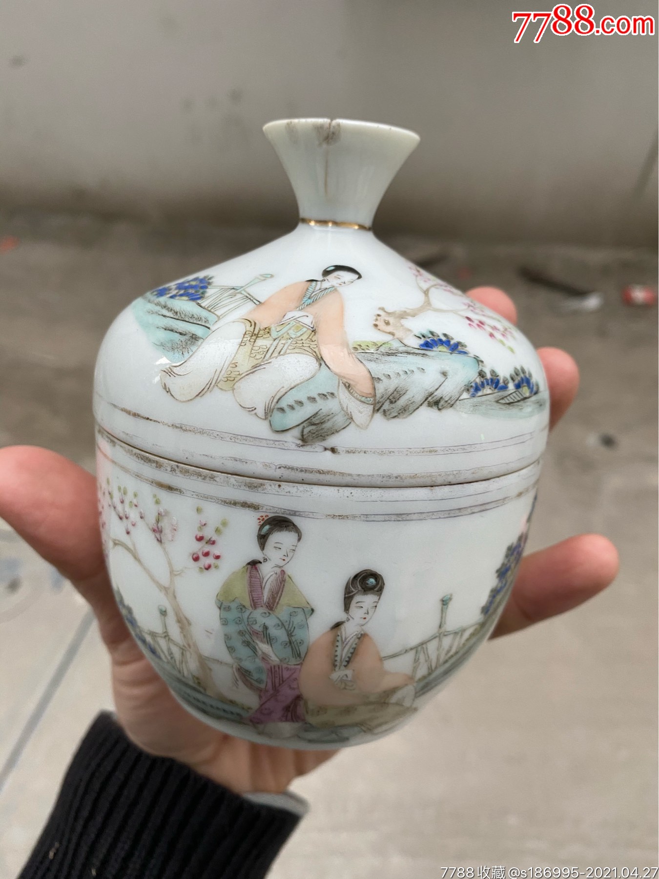 民国名家吴子明粉彩仕女盖缸