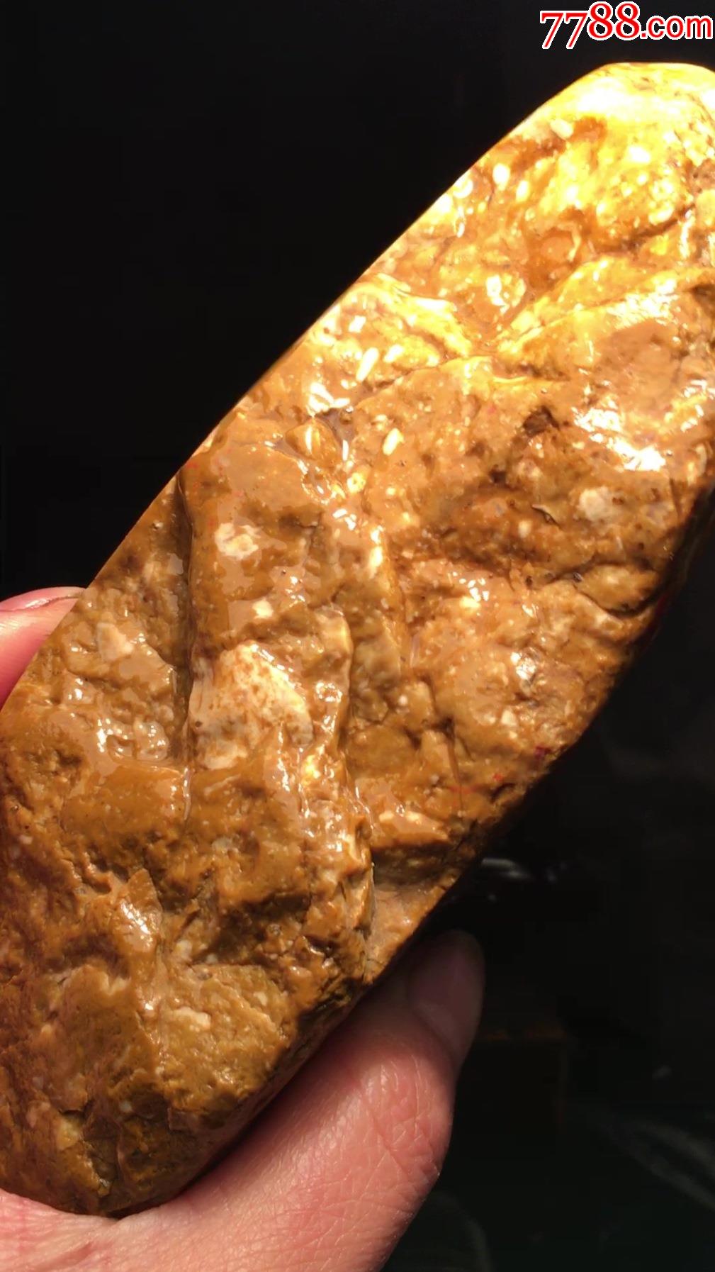昌化田黄鸡血石毛料834g(血鲜红,软地,手工好刻)