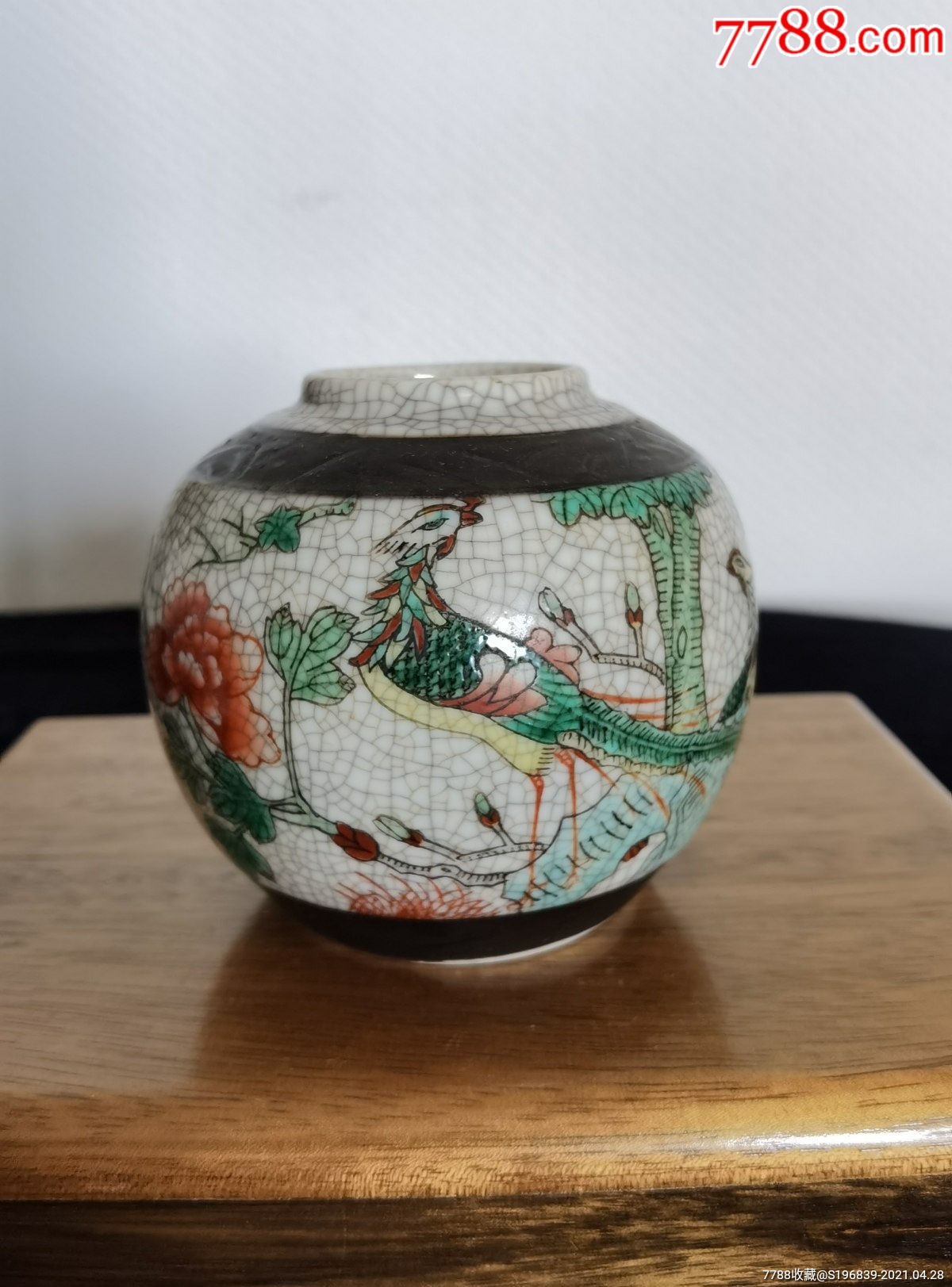 罕见成化年造粉彩凤栖梧桐纹小罐