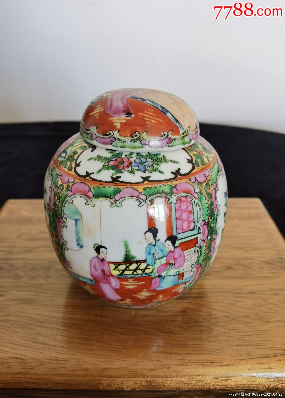 清代广彩人物花鸟盖罐