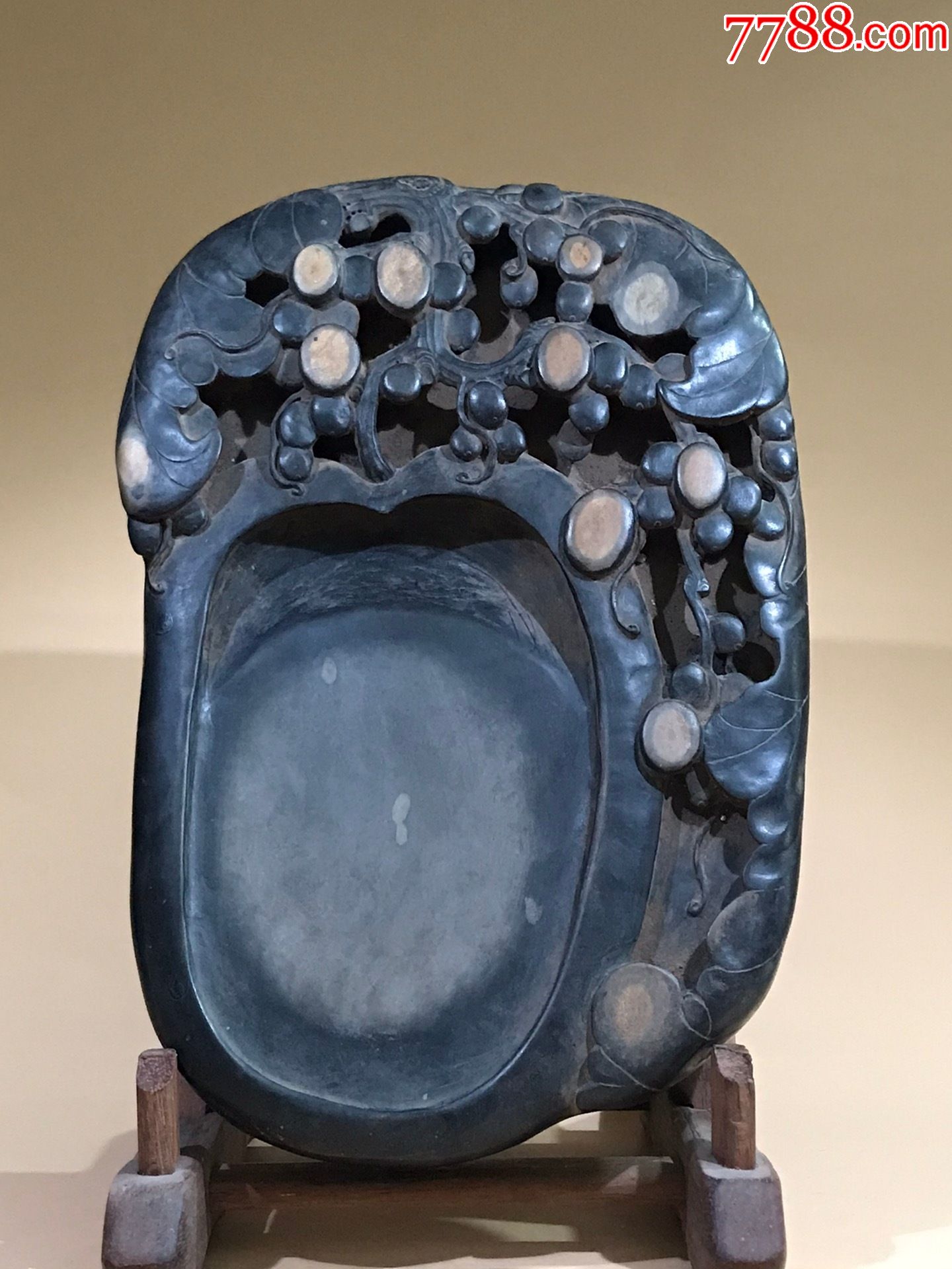 正宗梅花坑硕果累累端砚