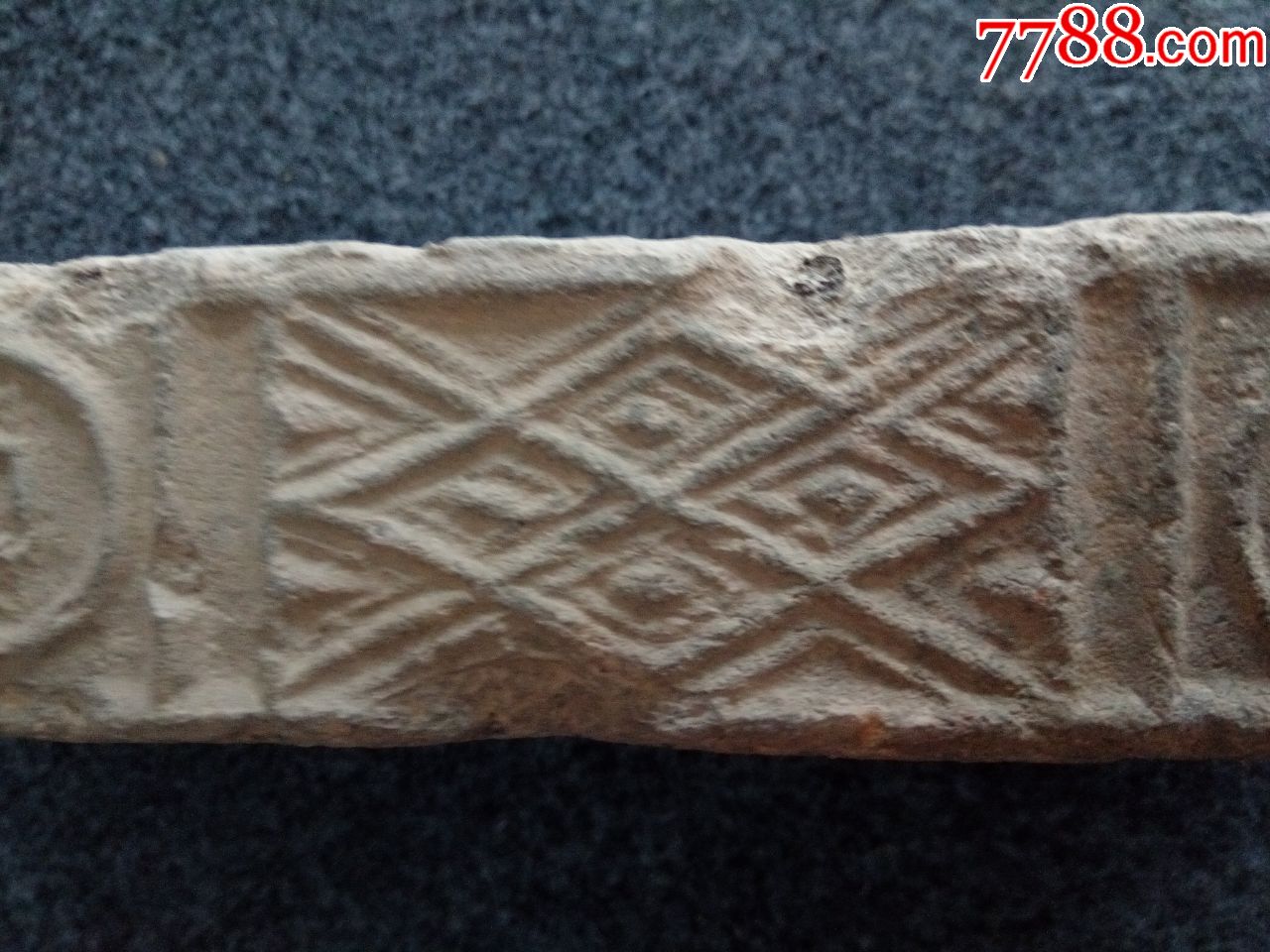 首页 零售 古砖/画像砖 >> 两个铜钱纹的汉砖