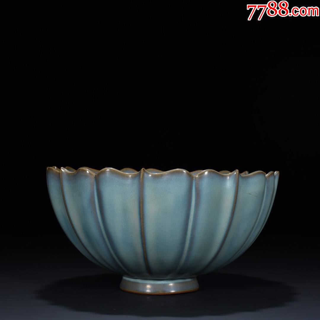 钧窑天青釉刮楞葵口碗1326厘米工艺品
