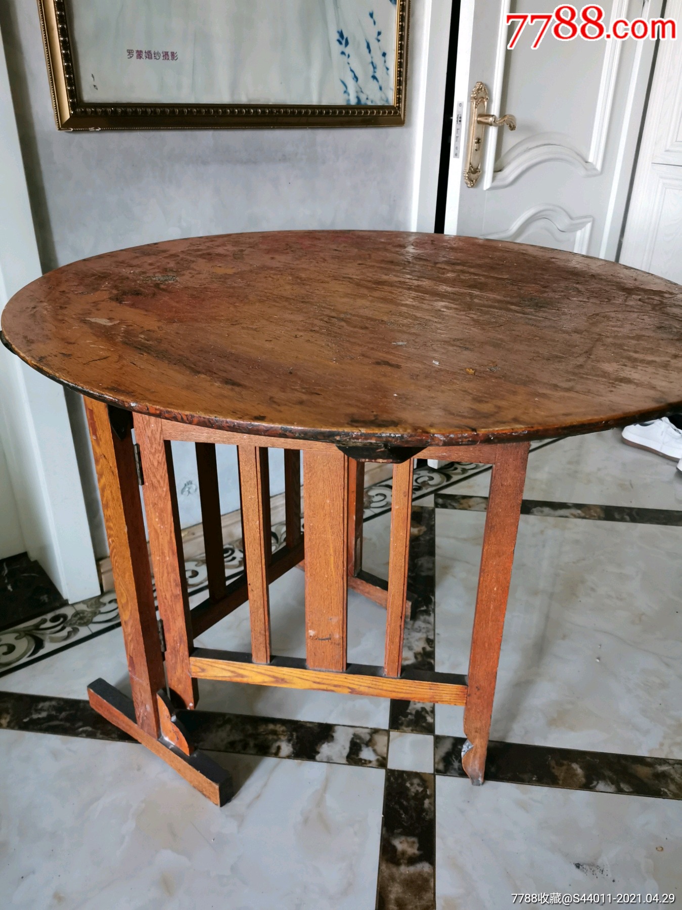 圆木桌,折叠饭桌,靠边站