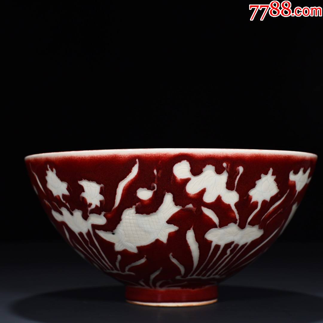 祭红釉刻白鱼藻纹鸡心碗1021厘米工艺品