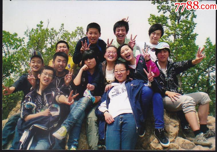 男女同学合影