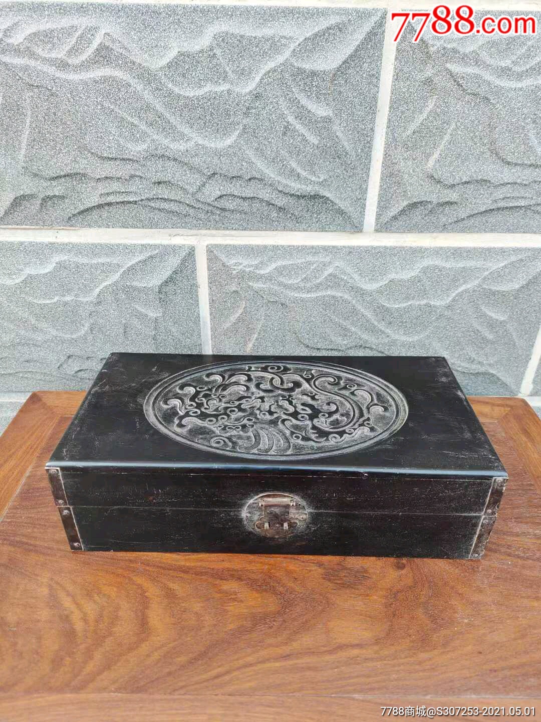 小叶紫檀雕龙首饰盒