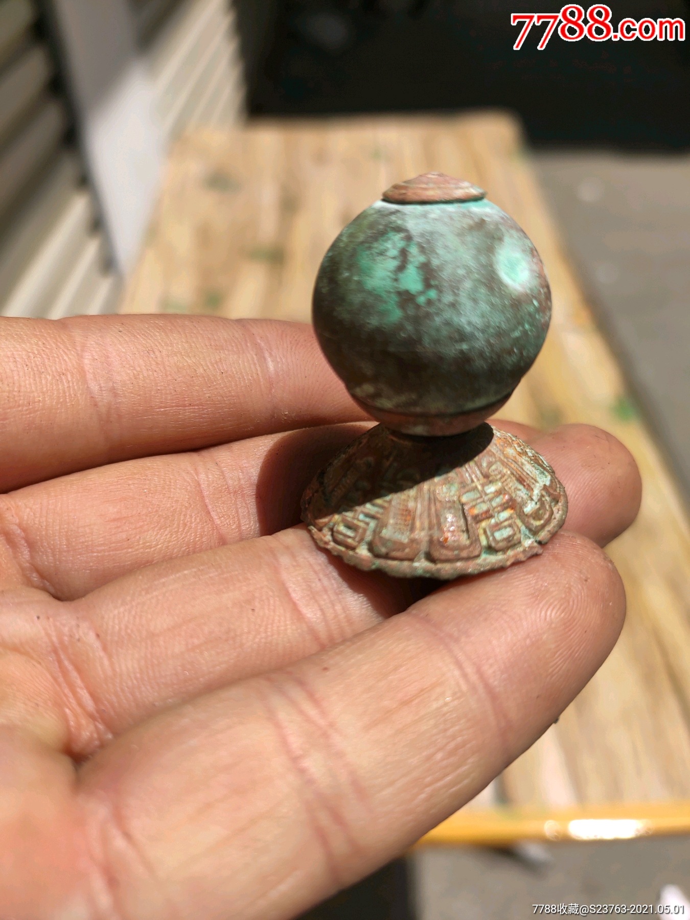 清代錾刻寿字铜帽顶